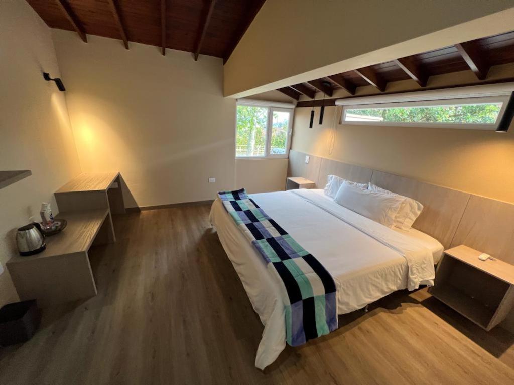 Hotel & Golf Isak Aeropuerto Rionegro Bagian luar foto